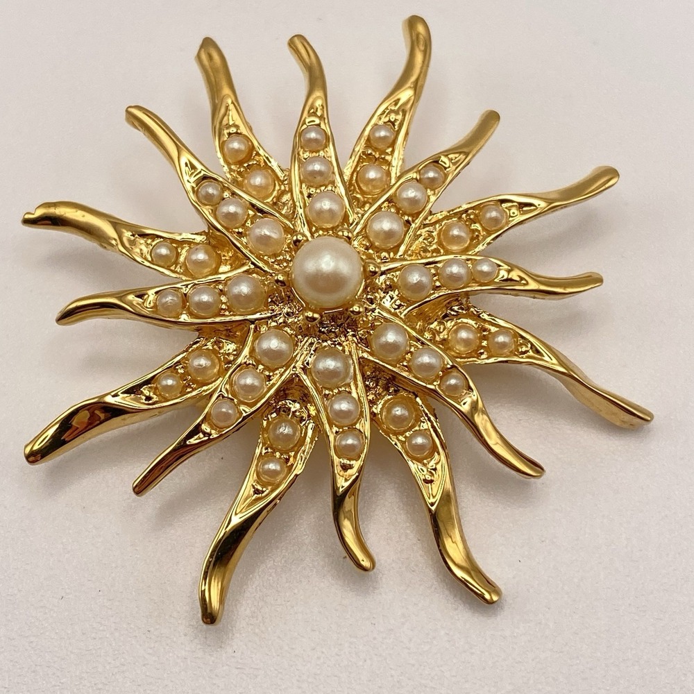 Unsigned Gold Tone Brooch Sunburst Faux Pearl Gold 2"